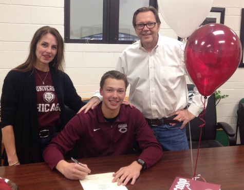 Curtis and his parents pose at Arno's signing day.