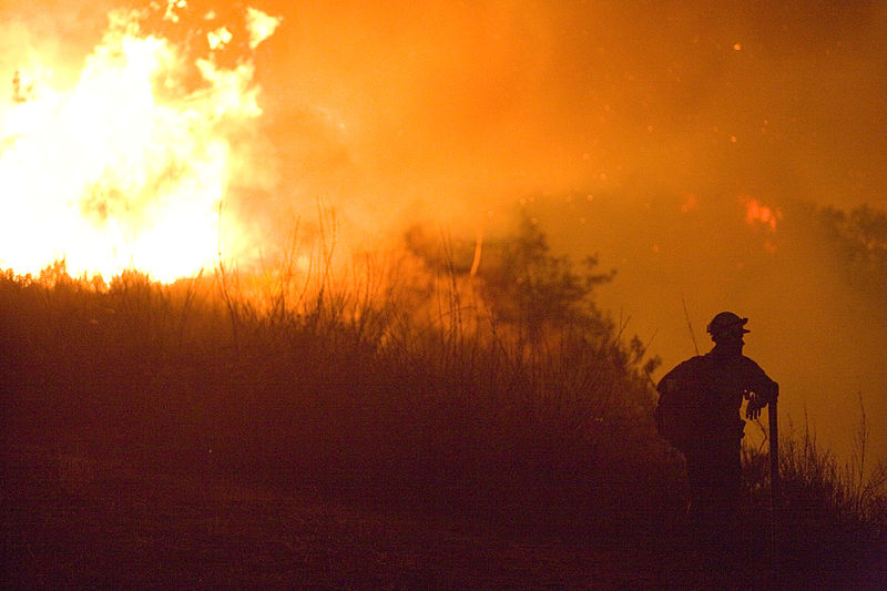 Firefighters work to contain Poomacha fire in 2007.